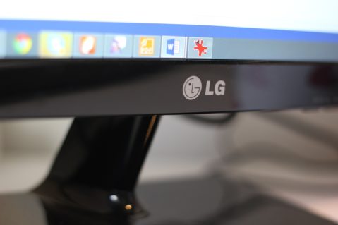 LG Split Screen software disables UAC
