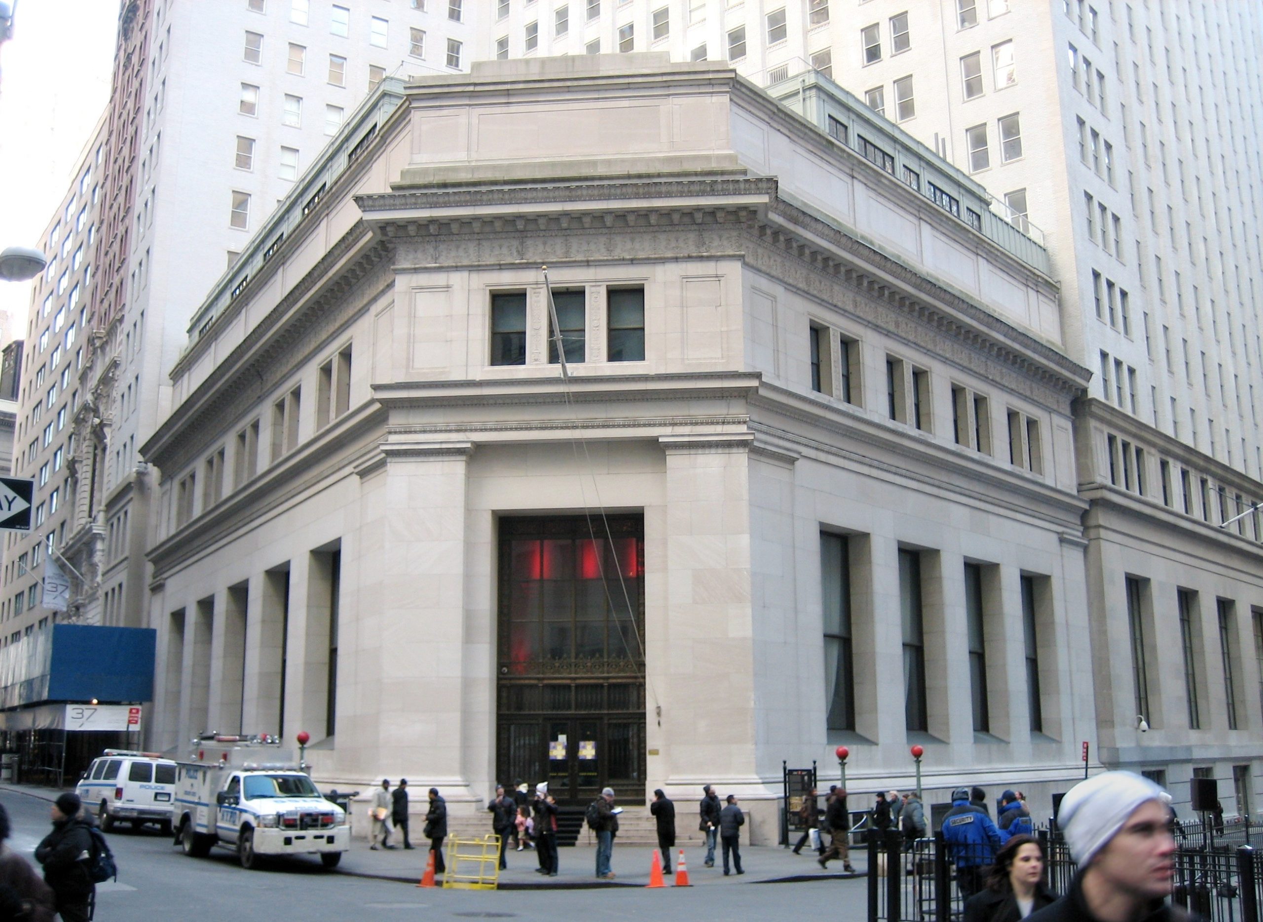 Former JP Morgan employee charged with selling customer information to ...